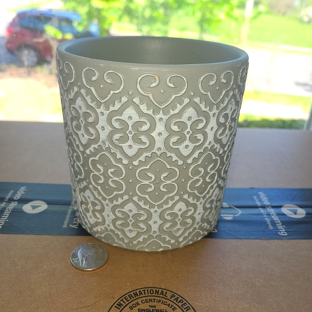 Gray & White Patterned Planter Pot